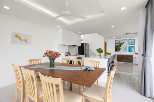 Emerald Villa 3 Br Sea Views