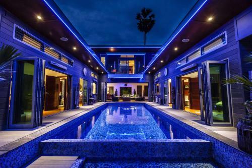 Stunning Villa With Ocean Views And Free Car