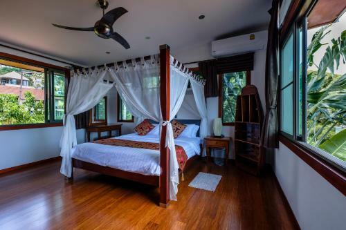 Stunning Villa With Ocean Views And Free Car