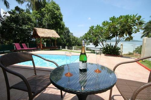 3 Bedroom Seafront Villa Island View