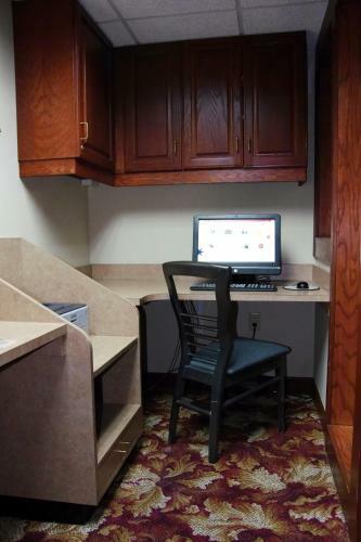 Hotel Americinn Of Grimes