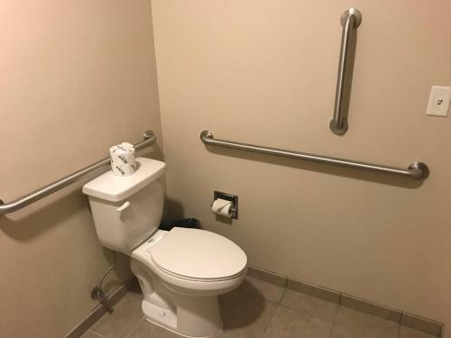 Hotel Boulders Inn & Suites