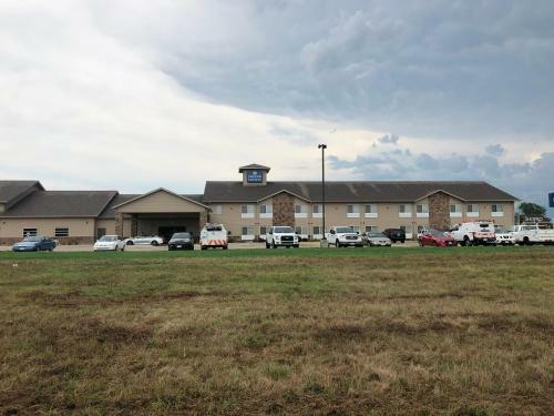 Hotel Boulders Inn & Suites