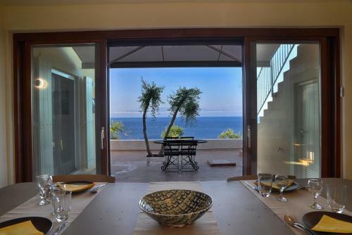 Villa Dinos