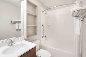 Hotel Microtel By Wyndham Victor