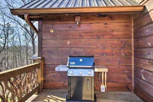 Stunning Escape With Loft, Hot Tub And Mtn Views!