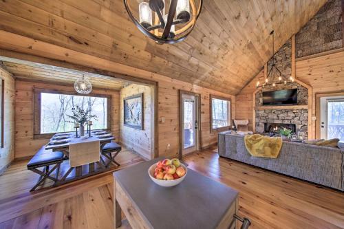 Stunning Escape With Loft, Hot Tub And Mtn Views!