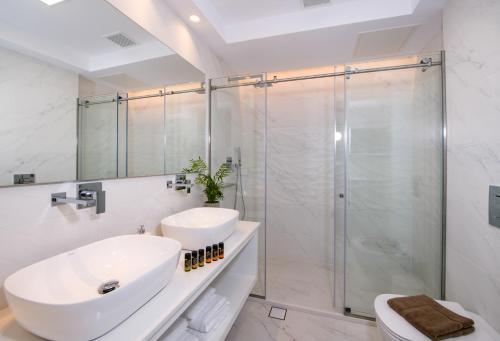 Imperium Luxury Villas-sauna, Jacuzzi & Heated Pool