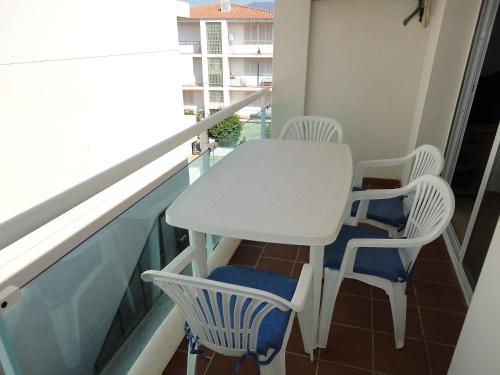 Edifici Laimar Apartment Llan��