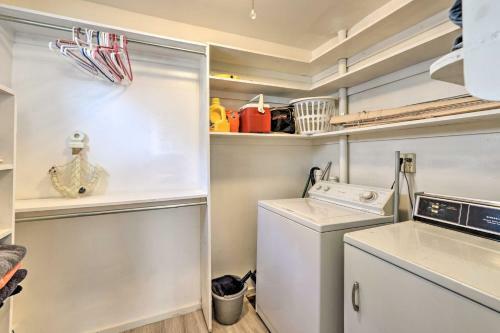 Cozy Villas Cottage With Deck, 1 Block To Beach