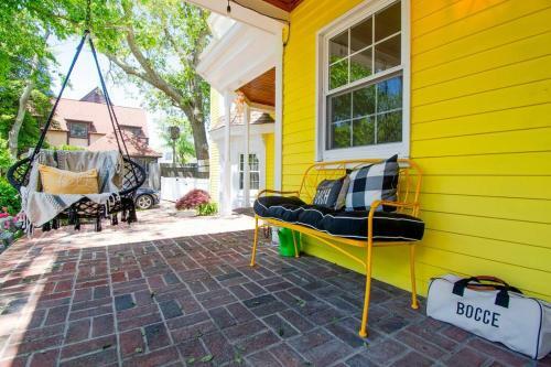 Gorgeous Historic Victorian With 8 Bedroom/4 Baths