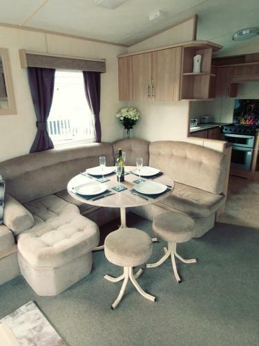 Len's Getaway Tattershall Lakes