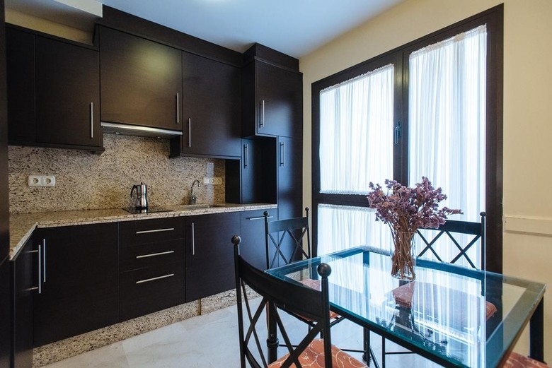 At Apartamentos & Vtv Conde de Torrej�n 10