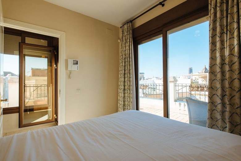 At Apartamentos & Vtv Conde de Torrej�n 10