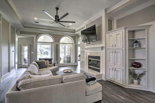 Luxe Lakefront Retreat With Grills And Boat Dock!