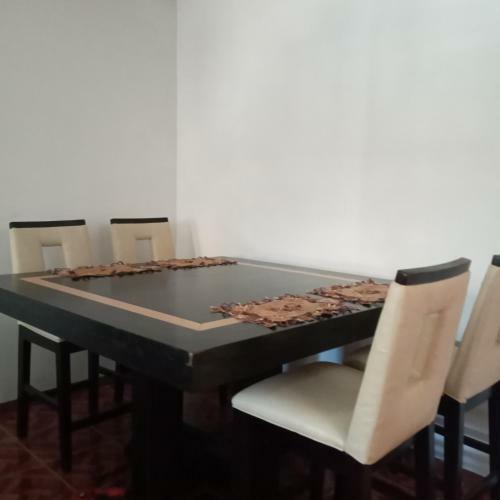 Casa Llena de Vida Con Patio