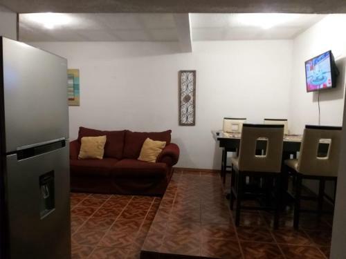 Casa Llena de Vida Con Patio