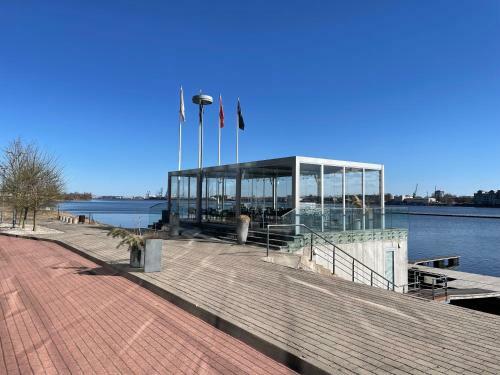Beautiful 2 Bedroom Apartment 5 Min From Center