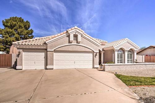 Peaceful Glendale Home With Yard, Patio And Pool!