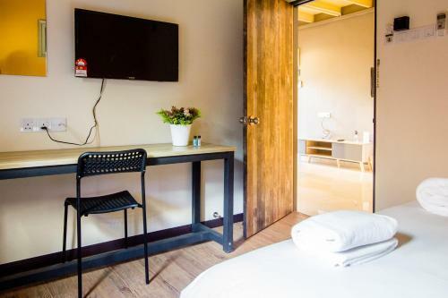 Explore 5br Gardenhouse Retreats (Free Parking)