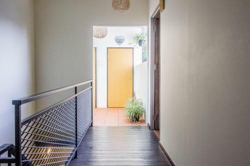 Explore 5br Gardenhouse Retreats (Free Parking)