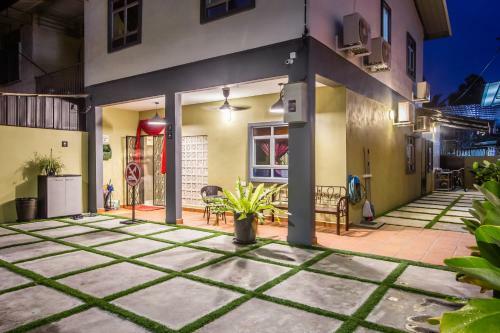 Explore 5br Gardenhouse Retreats (Free Parking)