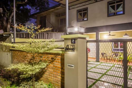 Explore 5br Gardenhouse Retreats (Free Parking)