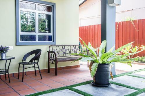 Explore 3br Gardenhouse Retreats (Free Parking)
