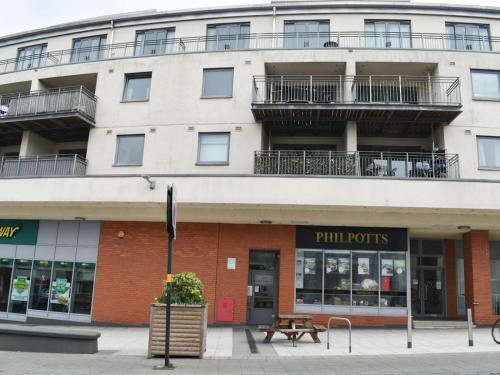 Pass The Keys Centrally Located Apartment With Large Balcony