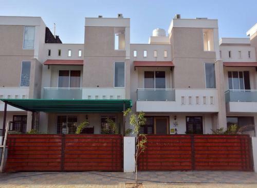 3 Bedroom Villa ( 2-6) People Accommodation