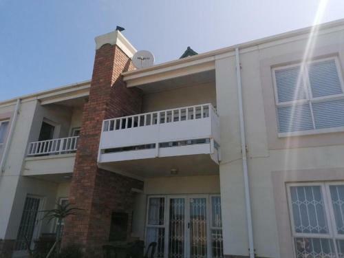 Dolphins Nook- 2 Bedroom Beach Apartment