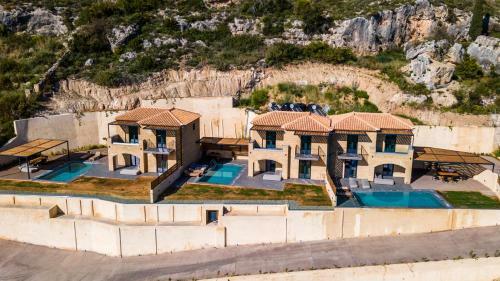 Villa Mani Theasis