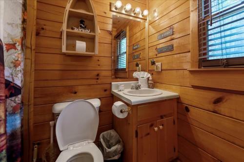 Autumns Hollow - Adorable Rustic Log Cabin Lake View, Pet Friendly