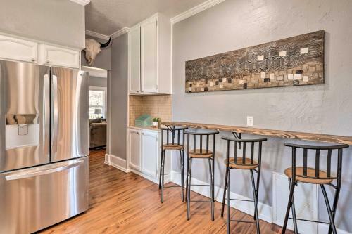 Pet-friendly Chic Home With Spacious Back Yard!