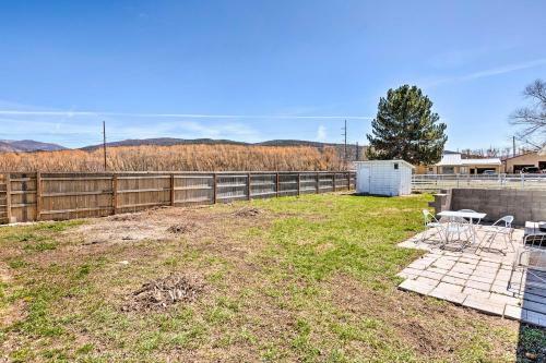 Pet-friendly Chic Home With Spacious Back Yard!