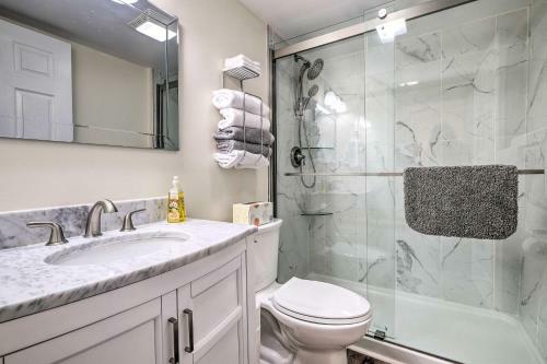 Waterfront Cottage With Private Beach And Deck!