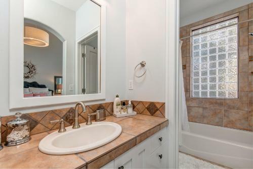 Glamorous Gallivan Loop