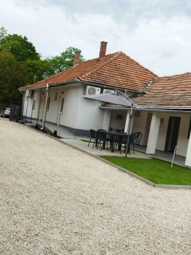 Hostal Cseng? Vend�gh�z