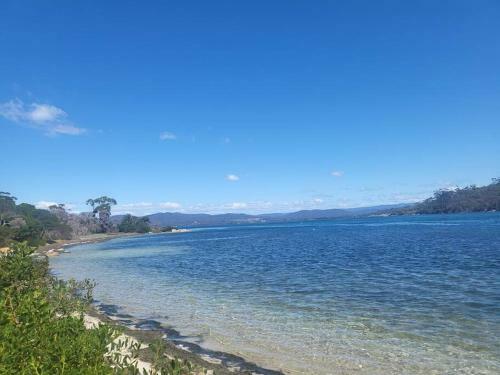 Georges On The Bay- Waterfront Beach House, Akaroa