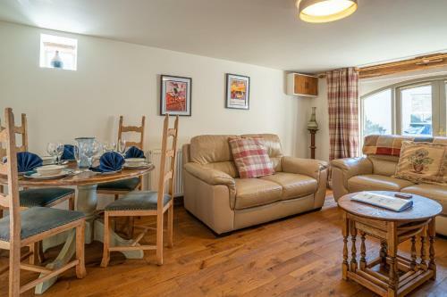Moorfoot Court Cottages