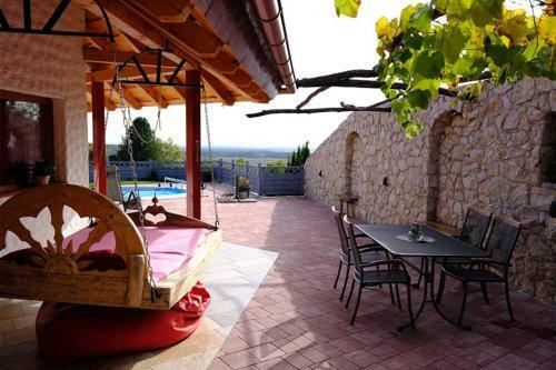 Secret Wellness Pool&relax