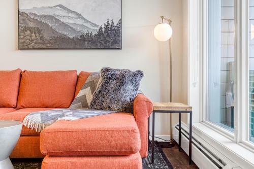 Apartamento Modern Rustic Suite W/ King Bed & Kitchen Island
