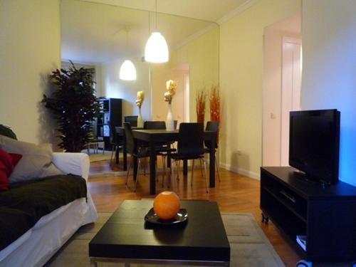Dflat Escultor Madrid Apartments