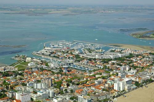 Spacious Villa Located In Lignano Pineta
