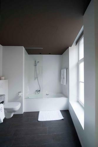 Square Hotel