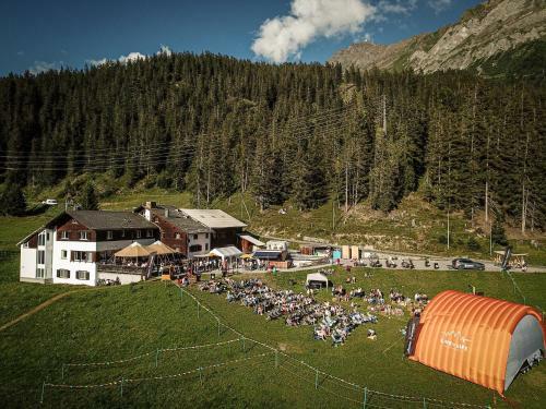 Hotel Berggasthaus Crest'ota
