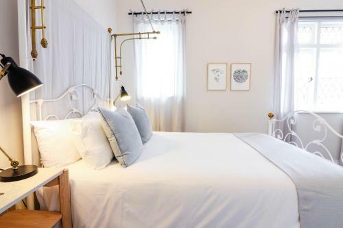 Hostal Whispering Oaks Guest House