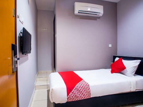 Oyo 44097 Avatarr Hotel