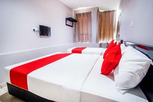 Oyo 44097 Avatarr Hotel