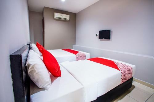 Oyo 44097 Avatarr Hotel